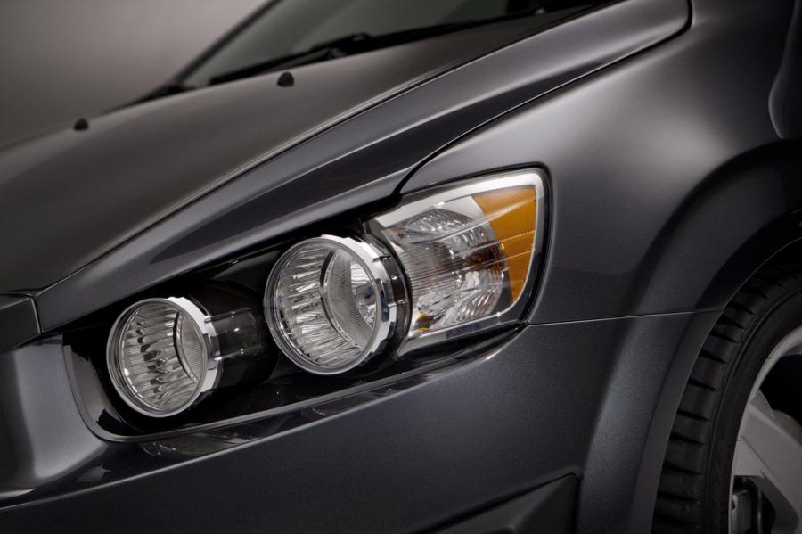  Chevrolet Sonic Sedan 2012 года  (фото 6 из 12)